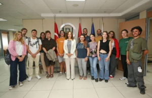Karşıyaka’da Gençlerle Çocuklar Arasında Eğitim Köprüsü