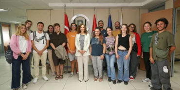 Karşıyaka’da Gençlerle Çocuklar Arasında Eğitim Köprüsü