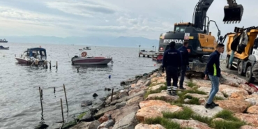 Bostanlı Sahilinde İzinsiz İskelelere Yıkım Başladı