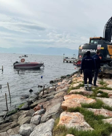 Bostanlı Sahilinde İzinsiz İskelelere Yıkım Başladı