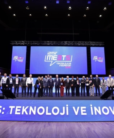 İzmirMeets Zirvesi Geleceğin Teknolojilerini Tanıttı