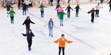 İzmir’de Buz Pateni Sezonu Açıldı