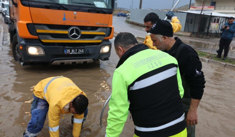 İzmir’de Kuvvetli Yağış Seferberliği