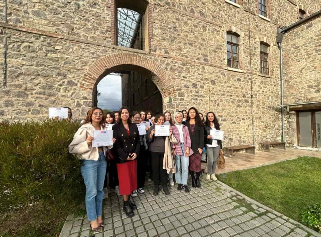 İzmirli Kadınlar Dijital Dünyada Güçleniyor