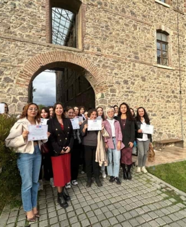 İzmirli Kadınlar Dijital Dünyada Güçleniyor