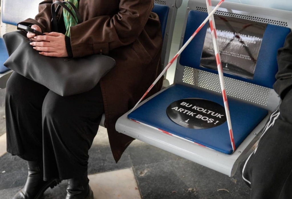 Kadına Şiddete Karşı İzmir’den Simgesel Mesaj