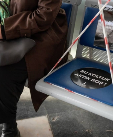 Kadına Şiddete Karşı İzmir’den Simgesel Mesaj