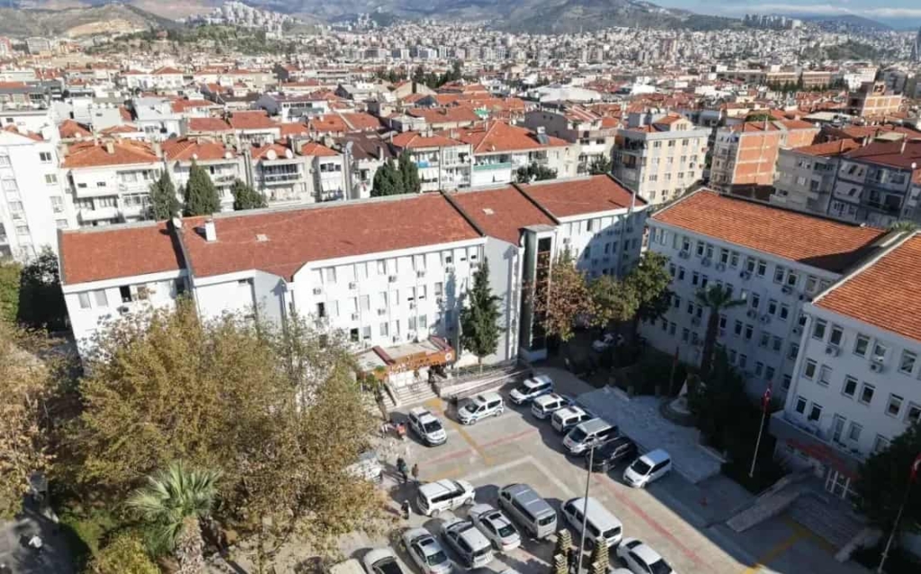 Başkan Ünsal Karşıyaka Adliyesi Yerinde Kalıyor