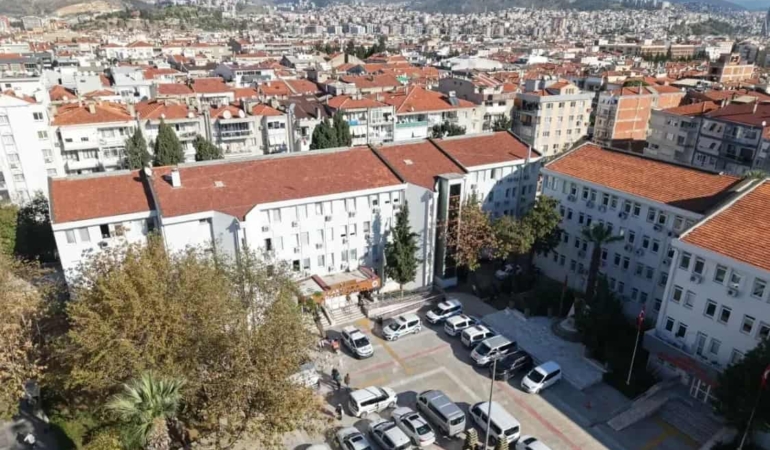Başkan Ünsal: “Karşıyaka Adliyesi Yerinde Kalıyor”