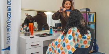 İzmir’de Kadınlara Özel Mobil Kuaför Hizmeti Başladı