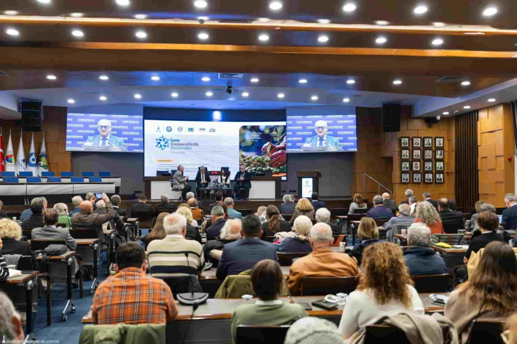 İzmir’de Kooperatifçiliğin Geleceği Masaya Yatırıldı