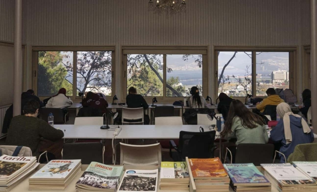 İzmir’de Okuma Kültürü Kütüphanelerle Büyüyor