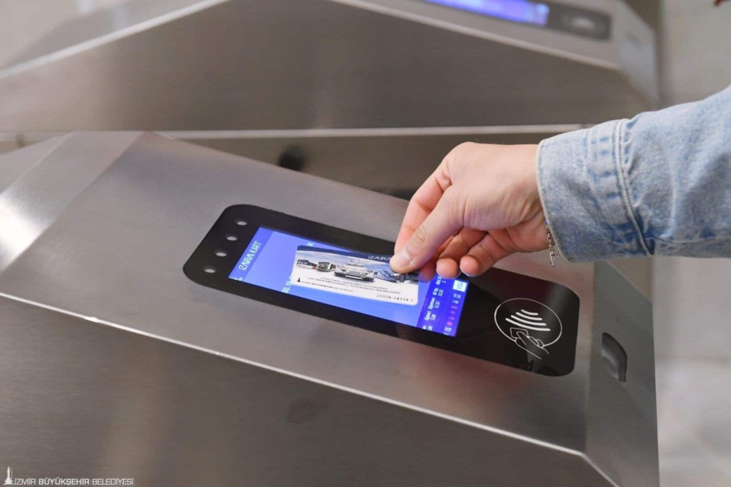 İzmir’de Yılbaşı Gecesi Ulaşım Kesintisiz Olacak