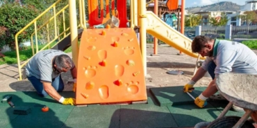 Karşıyaka’da Park Yenileme Hamlesi Sürüyor