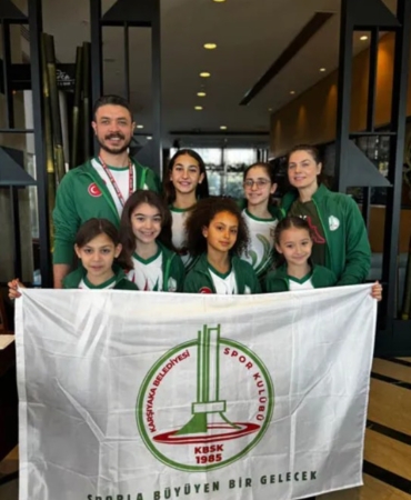 Karşıyaka’dan Artistik Yüzmede Büyük Başarı