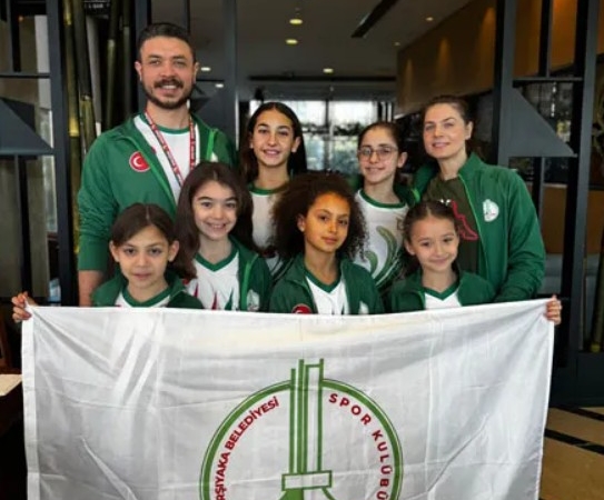 Karşıyaka’dan Artistik Yüzmede Büyük Başarı