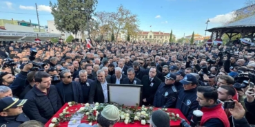 Manisa, İlk Kadın Belediye Başkanını Gözyaşlarıyla Uğurluyor