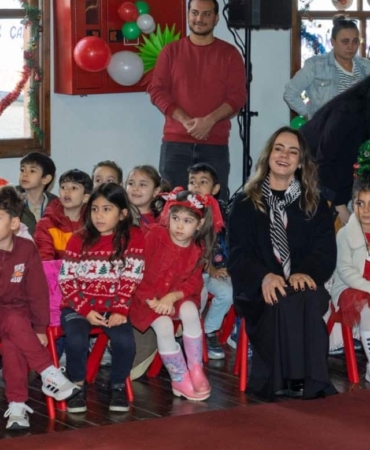 Yuvamız İzmirli Çocuklar Yeni Yılı Coşkuyla Karşıladı