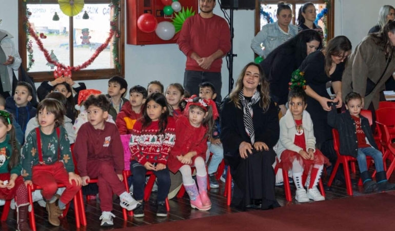 Yuvamız İzmirli Çocuklar Yeni Yılı Coşkuyla Karşıladı