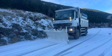İzmir’in Yüksek Kesimlerinde Karla Mücadele Sürüyor