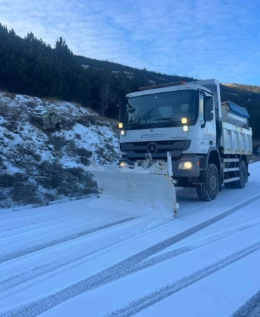 İzmir’in Yüksek Kesimlerinde Karla Mücadele Sürüyor
