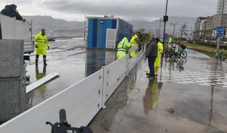 Kordon’daki Geçici Fırtına Duvarı Deniz Taşkınını Önledi