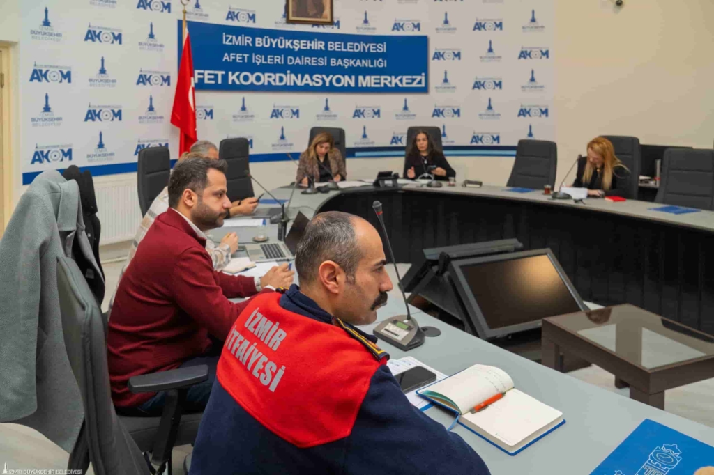 Şiddetli Yağış Sonrası İzmir’de Kriz Masası Kuruldu
