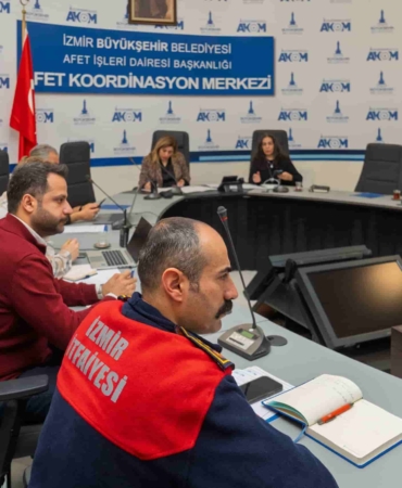 Şiddetli Yağış Sonrası İzmir’de Kriz Masası Kuruldu
