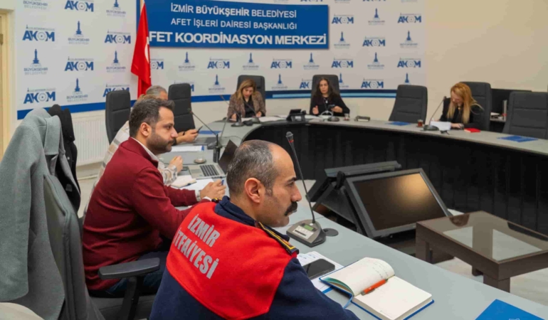 Şiddetli Yağış Sonrası İzmir’de Kriz Masası Kuruldu