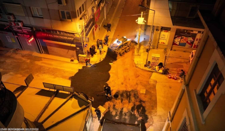 Alsancak’ta Altyapısı Tamamlanan Sokaklar Yenileniyor