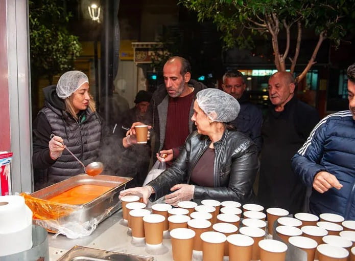 Bostanlı ve Çarşı’da Ücretsiz Çorba İkramı Devam Ediyor