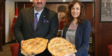 Karşıyaka’da Ramazan İçin Askıda Pide Desteği