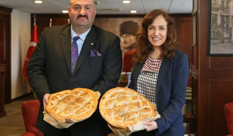 Karşıyaka’da Ramazan İçin Askıda Pide Desteği