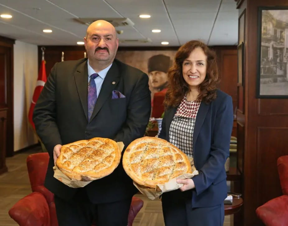 Karşıyaka’da Ramazan İçin Askıda Pide Desteği