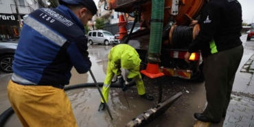 Sağanak Yağış Sonrası İzmir’de Kriz Yönetimi Başladı