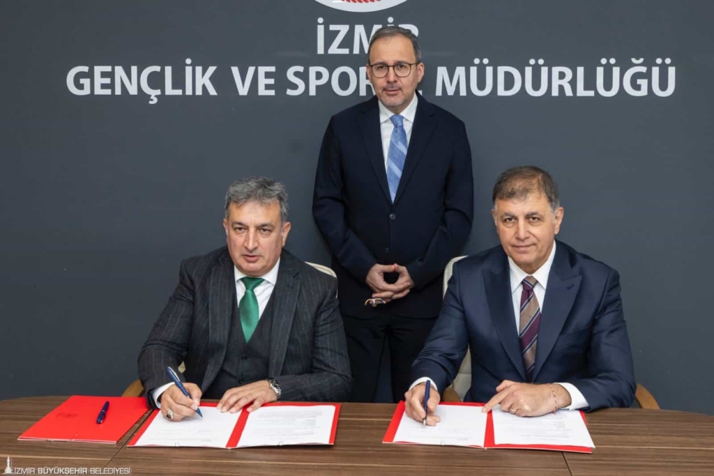 Karşıyaka Stadı İçin İmzalar Atıldı