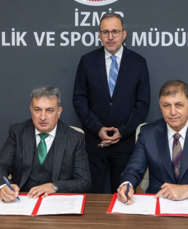 Karşıyaka Stadı İçin İmzalar Atıldı