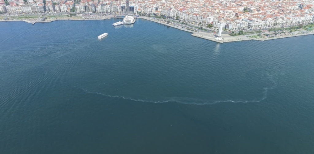 Karşıyaka Açıklarında Atık Tespit Edildi