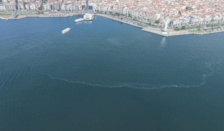 Karşıyaka Açıklarında Atık Tespit Edildi