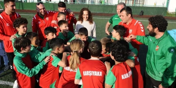 Karşıyaka’da 23 Nisan Coşkusu Sahalara Taşıyor