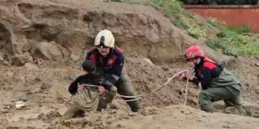 Torbalı’da Çamura Saplanan İki Çocuk Kurtarıldı