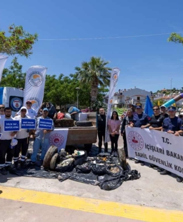 İzmir’de Çevre Günü Etkinliğinde 750 Kilo Atık Toplandı