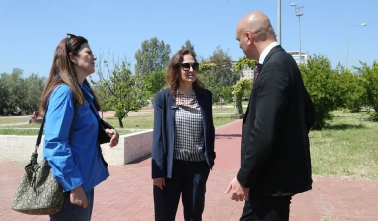 Karşıyaka’da Parklar Yenileniyor, Yeşil Alanlar Güçleniyor