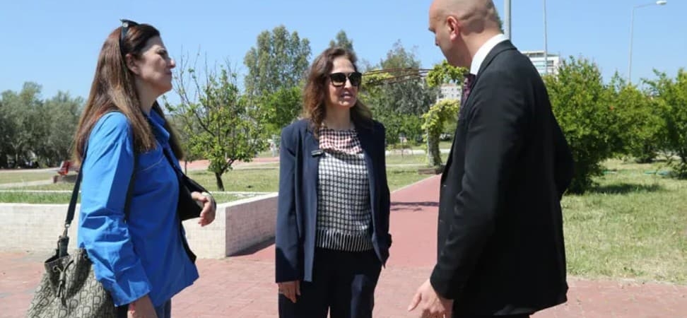 Karşıyaka’da Parklar Yenileniyor, Yeşil Alanlar Güçleniyor