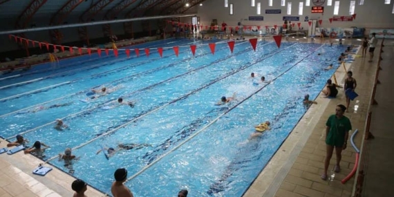 Karşıyaka Yüzme Havuzu Yazın Da Sporun Adresi Oldu
