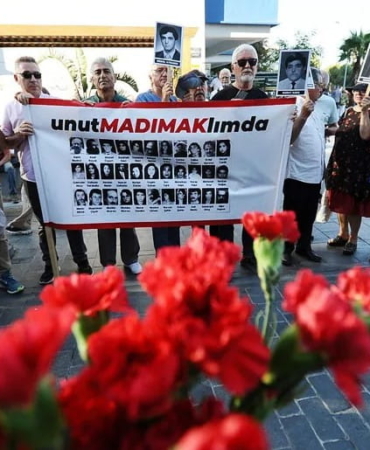 Karşıyaka’da Madımak Katliamı Kurbanları Anıldı