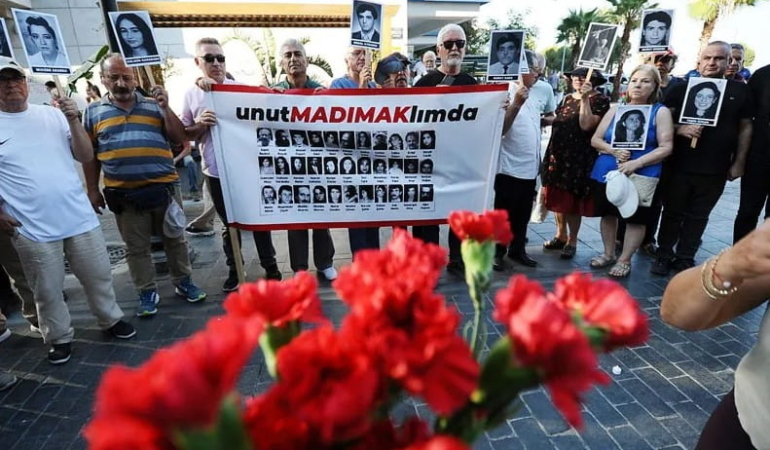 Karşıyaka’da Madımak Katliamı Kurbanları Anıldı