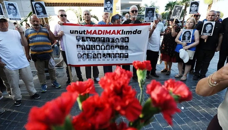Karşıyaka’da Madımak Katliamı Kurbanları Anıldı