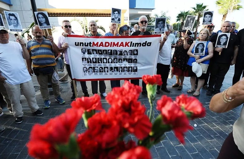 Karşıyaka’da Madımak Katliamı Kurbanları Anıldı