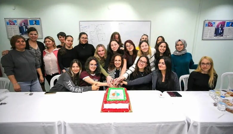Karşıyaka Belediyesi Kız Öğrenci Yurdunu Yeniledi